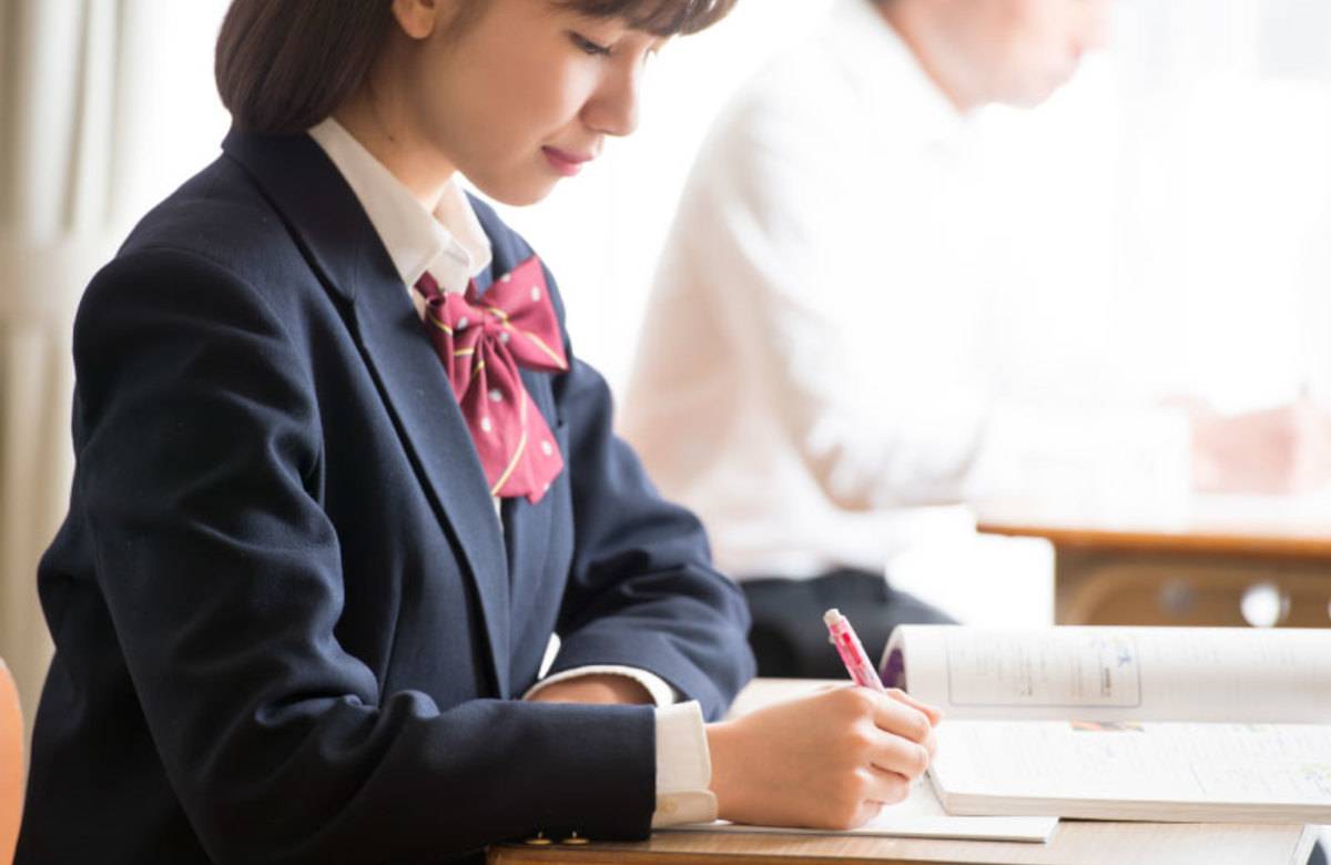 中学生の冬期講習の内容とは?冬期講習の特徴や費用の相場を解説